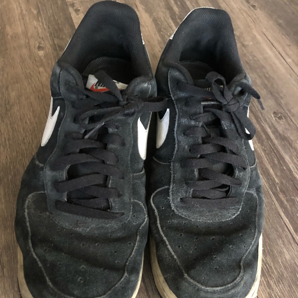 Black and White Nike low top